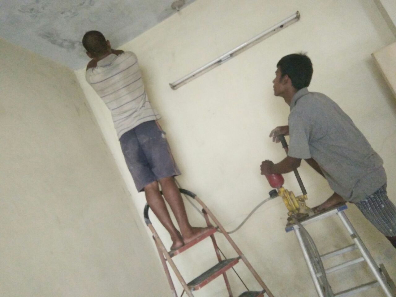 Wall Leakage & Seepage Repair